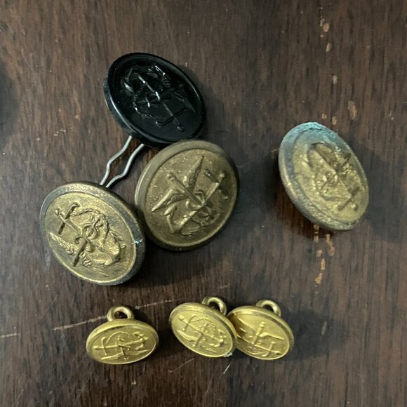Lot of Vintage US Navy & Navy Medic Buttons WWII Korea Military - Picture 4 of 10